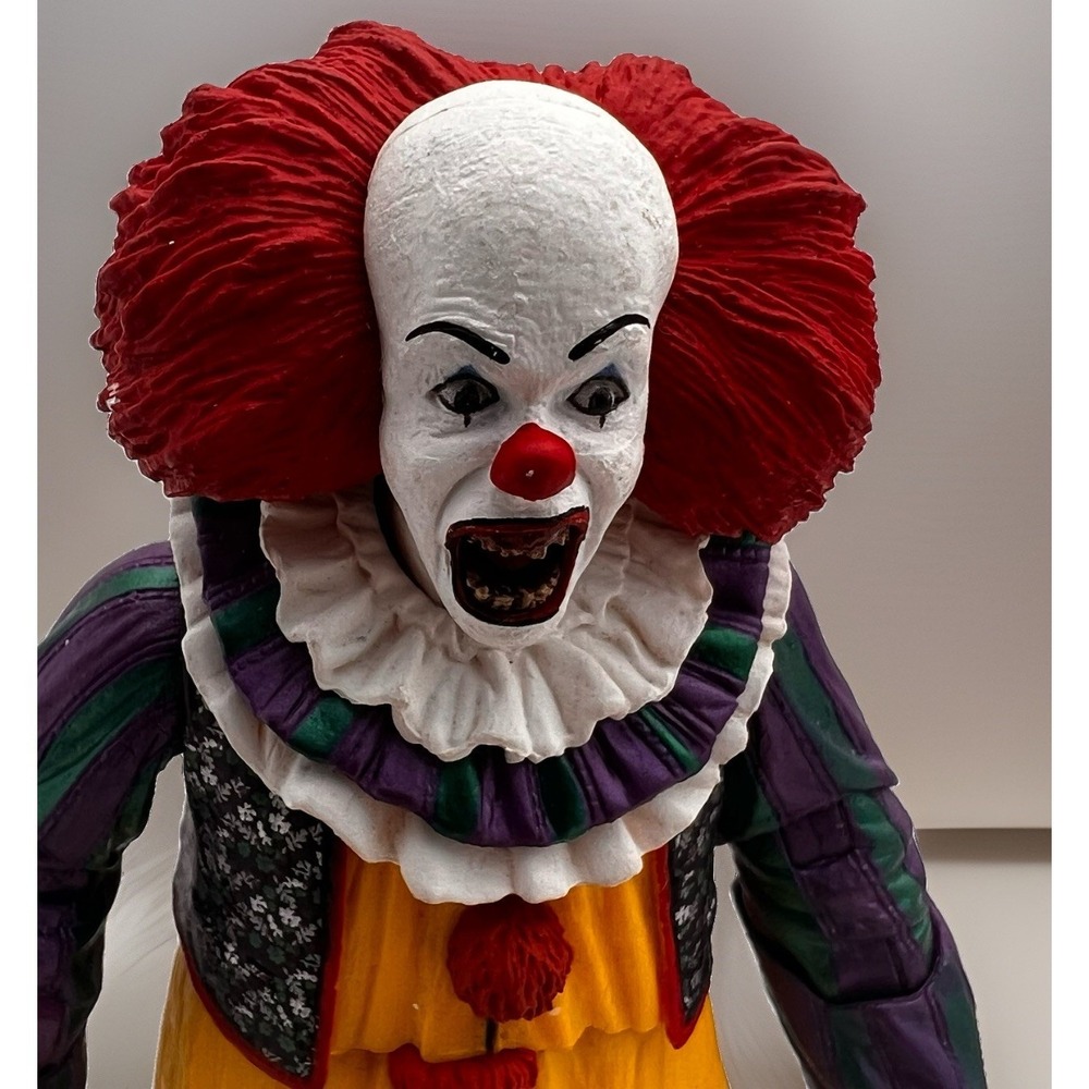 NECA Ultimate Pennywise 1990 IT 7" Action Figure Tim Curry Horror Clown
